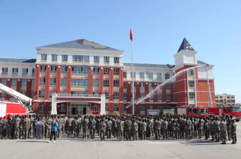 新疆奎屯第六中学